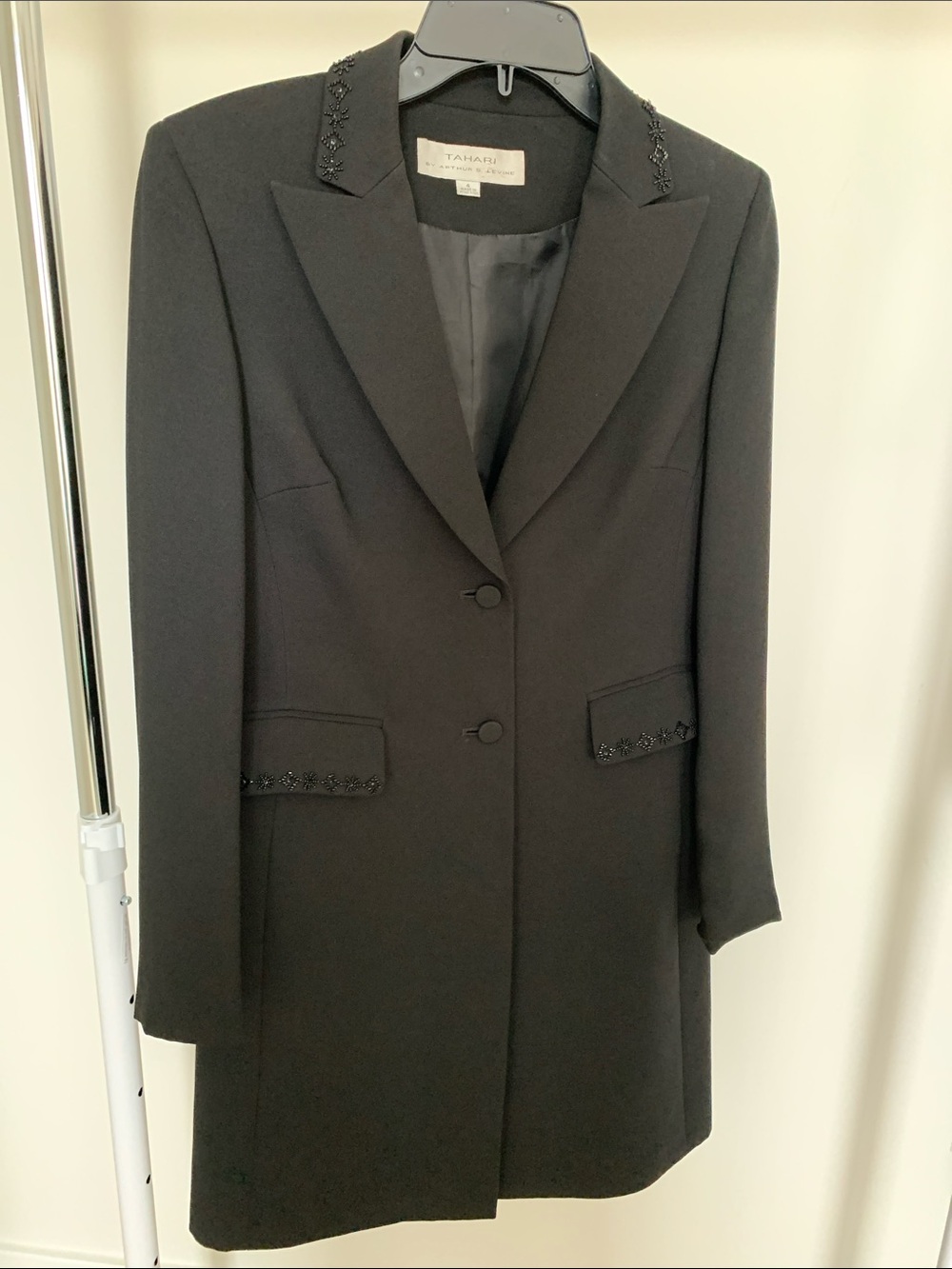 Tahari 3 pices  Black Long Embellished Blazer Jacket, sleeveless top, pants. Sz4